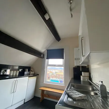 Aisha'S Attic Apartment Rhyl Exterior photo