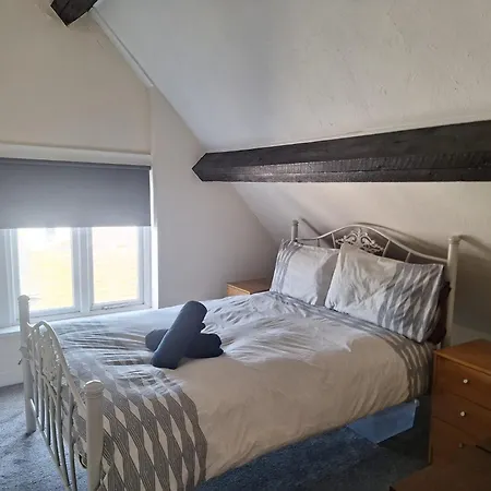 Ferienwohnung Aisha'S Attic Rhyl Exterior foto